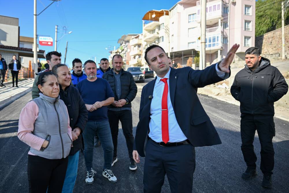 Bornova'da Atatürk Mahallesi yolu yenilerek yeni yıl öncesi kullanıma açıldı