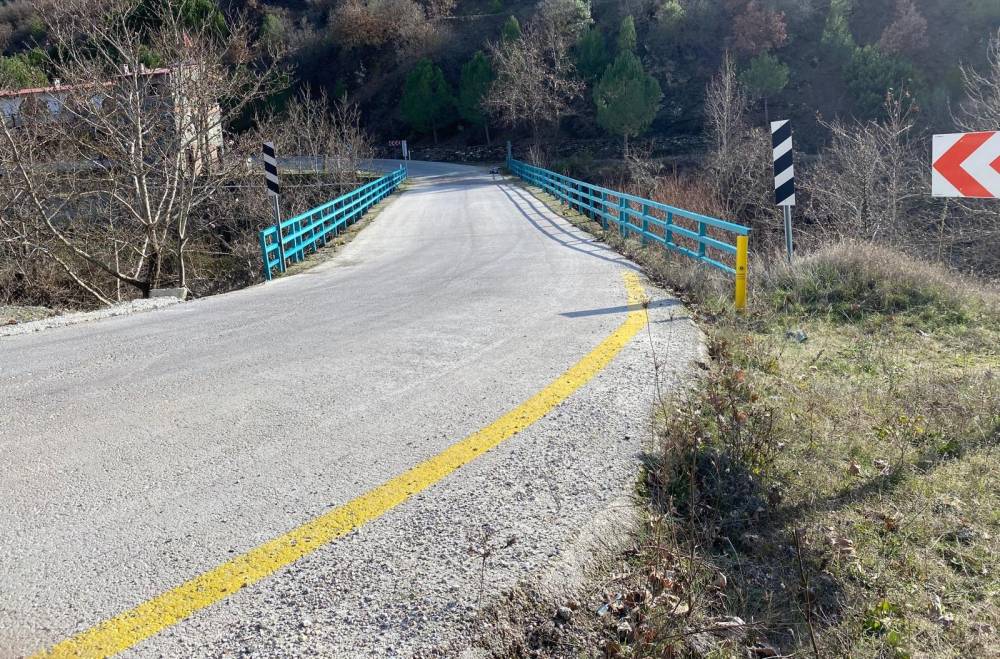 Salihli ve Alaşehir’de köprü korkulukları yenilendi