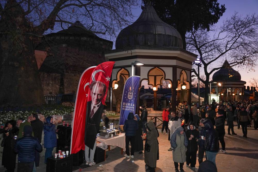 Bursa Büyükşehir Belediyesi'nden yeni yılın ilk sabahında camilerde çorba ikramı