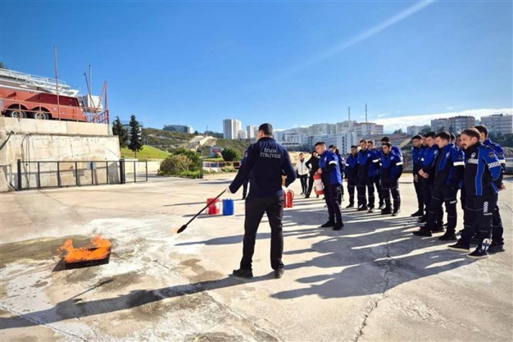 İzmir İtfaiyesi’nden zabıta personeline yangın güvenliği eğitimi