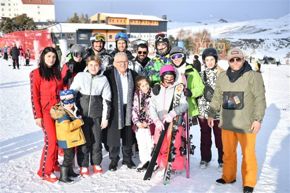 Başkan Büyükkılıç, Erciyes Kayak Merkezi’ni ziyaret etti