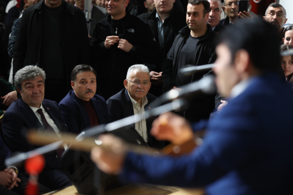 Başkan B&uuml;y&uuml;kkılı&ccedil;, 4. Uluslararası Aşıklar Ş&ouml;leni&rsquo;ne katıldı