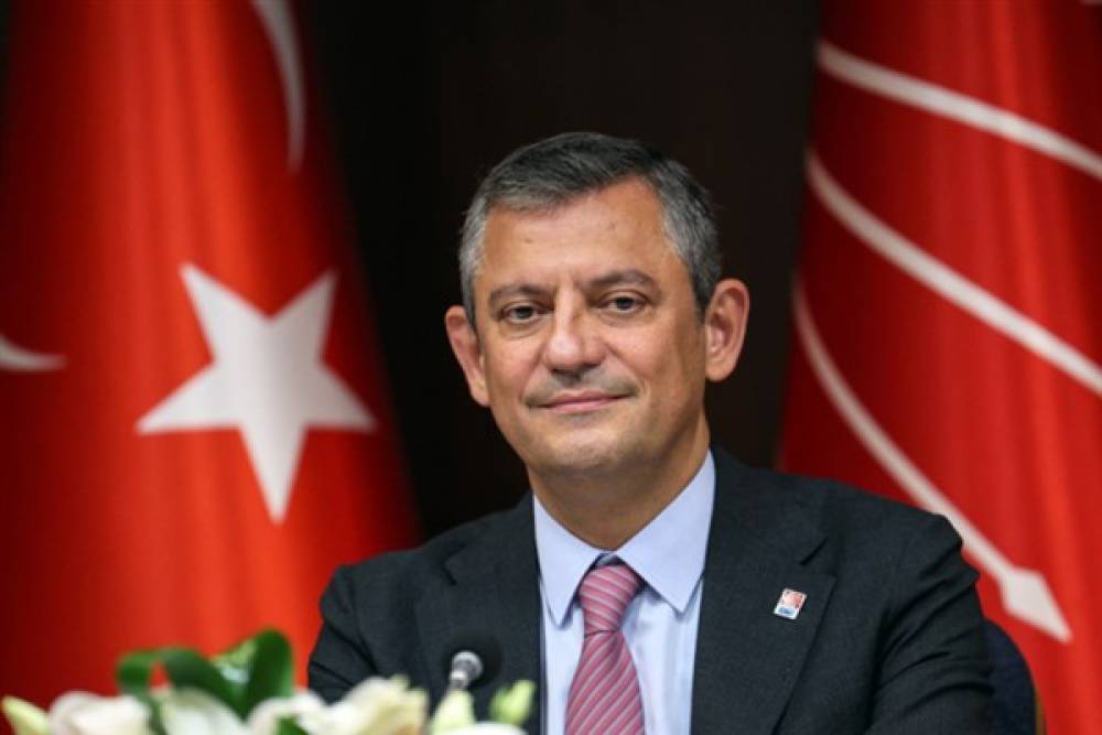 CHP Genel Başkanı &Ouml;zel: Meydanlara, sokaklara, tarihe sığmıyoruz