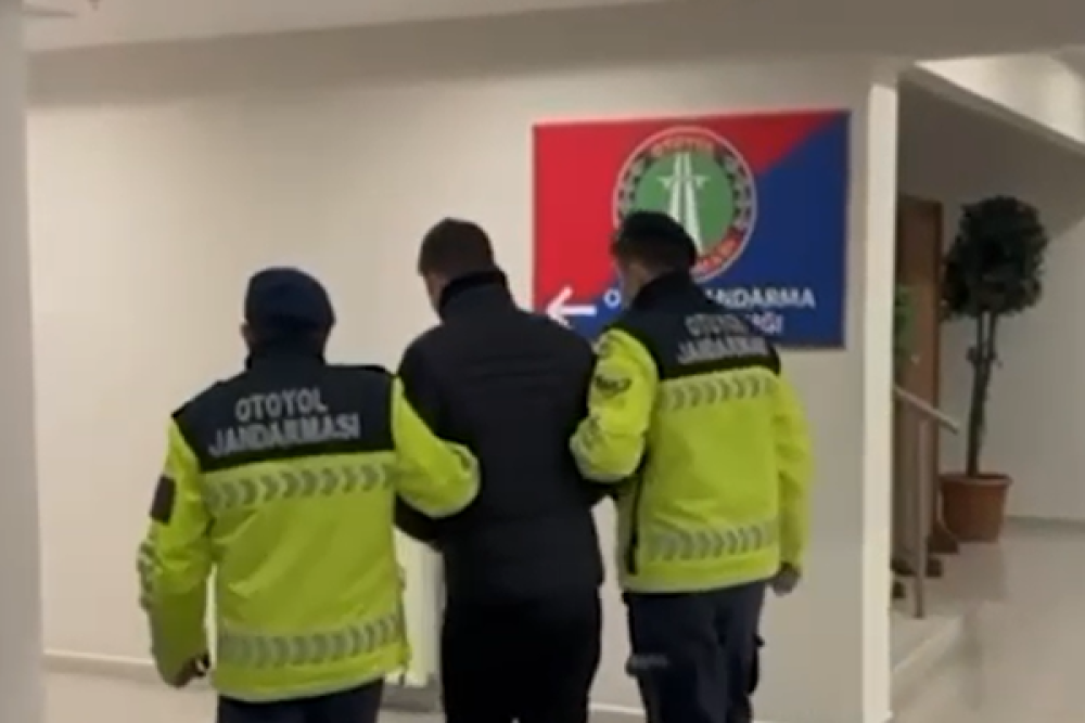 Yerlikaya: Drift atarak trafik g&uuml;venliğini hi&ccedil;e sayan s&uuml;r&uuml;c&uuml; yakalandı