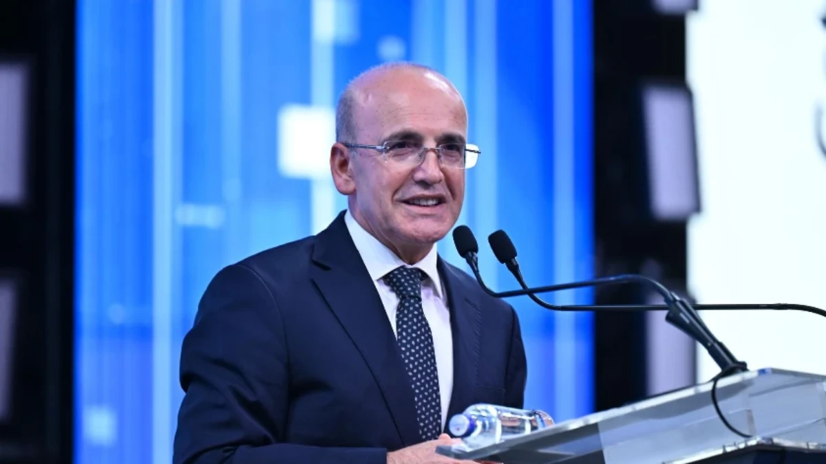 Bakan Şimşek'ten b&uuml;y&uuml;me a&ccedil;ıklaması: Ekonomimiz 23 &ccedil;eyrektir kesintisiz b&uuml;y&uuml;yor