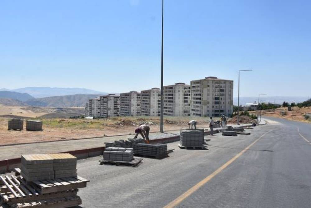 Siirt&rsquo;te kaldırım yenileme &ccedil;alışmaları s&uuml;r&uuml;yor
