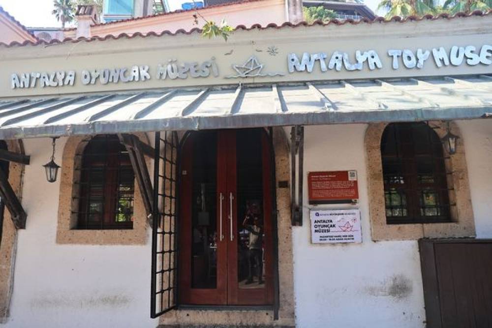 Antalya Oyuncak M&uuml;zesi ziyaret&ccedil;ilerini ağırlamayı s&uuml;rd&uuml;r&uuml;yor