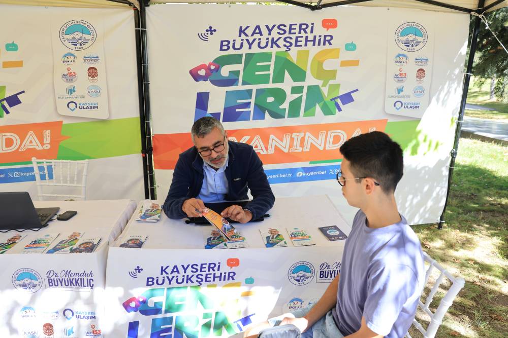 Kayseri Büyükşehir Belediyesi, üniversite öğrencileri için stant kurdu