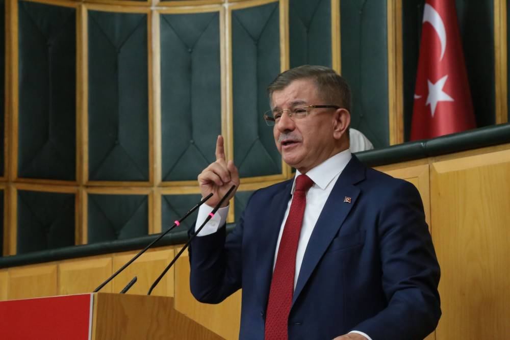 Davutoğlu, Lübnan Başbakanı Mikati ile telefonda görüştü