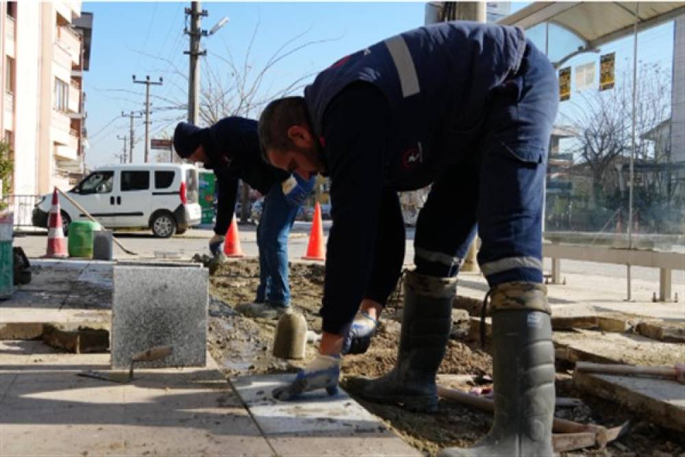 Düzce'de kaldırım çalışması ve çiçeklendirme yapıldı