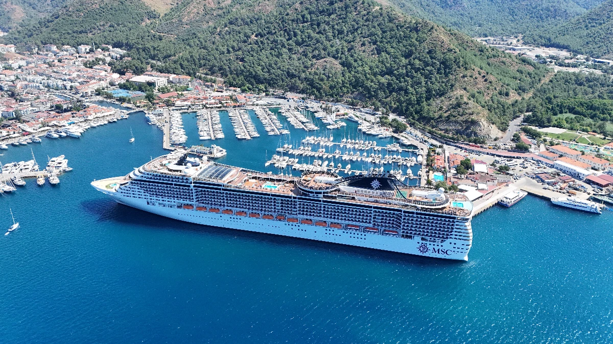 Dev kruvaziyer MSC Divina Marmaris'te! 4 bine yakın turist getirdi