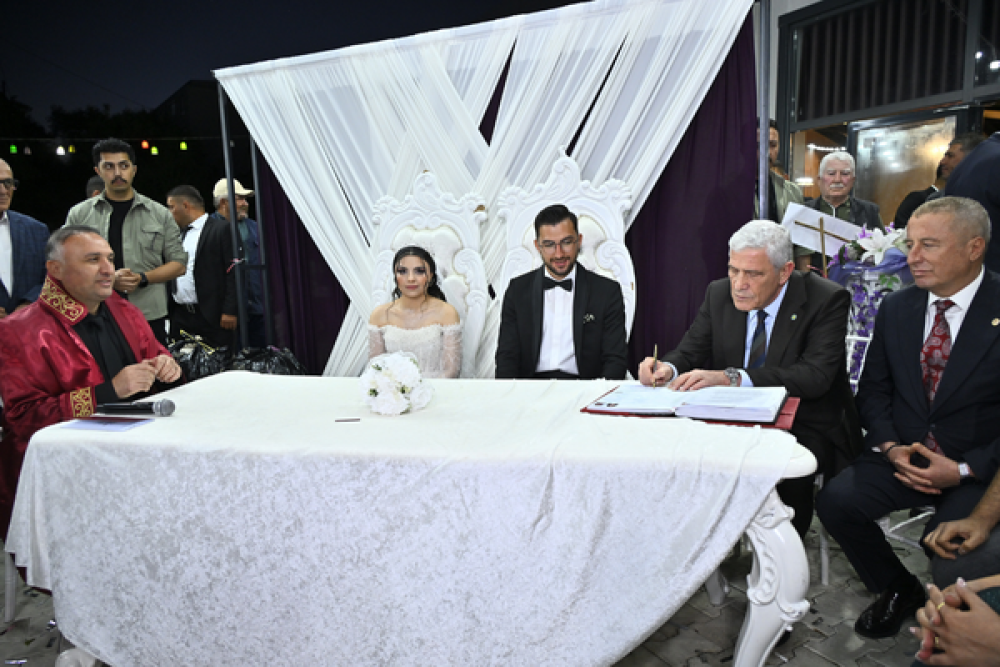 Dervişoğlu, &Ccedil;ay Belediye Başkanı Kantartopu'nun oğlunun nikah şahidi oldu