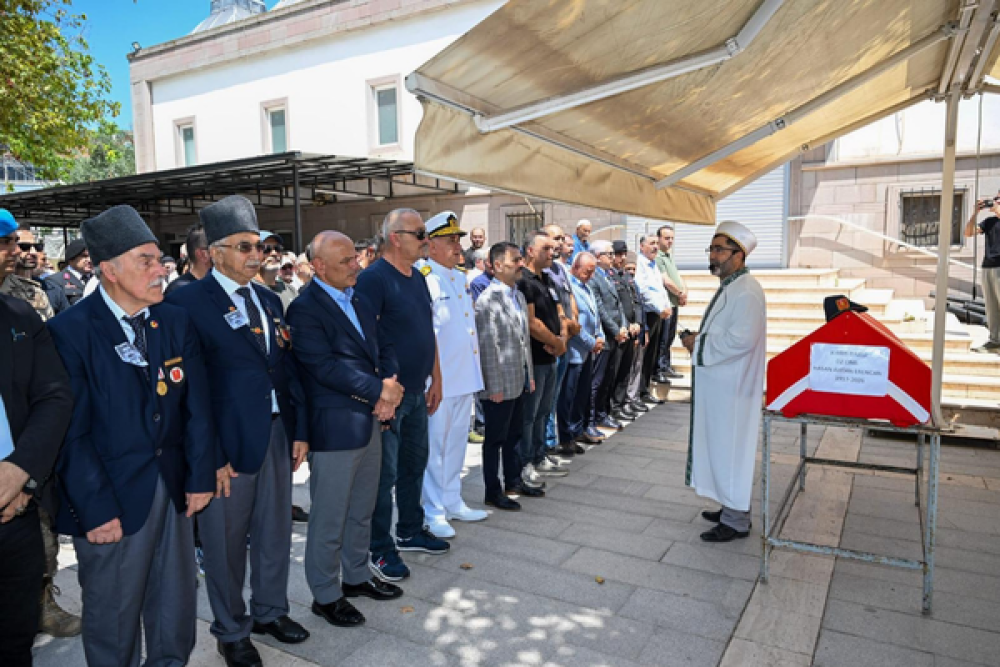 Kocaeli Valisi Aktaş, Kıbrıs Gazisi Hasan Ahtan Erencan'ın cenaze t&ouml;renine katıldı