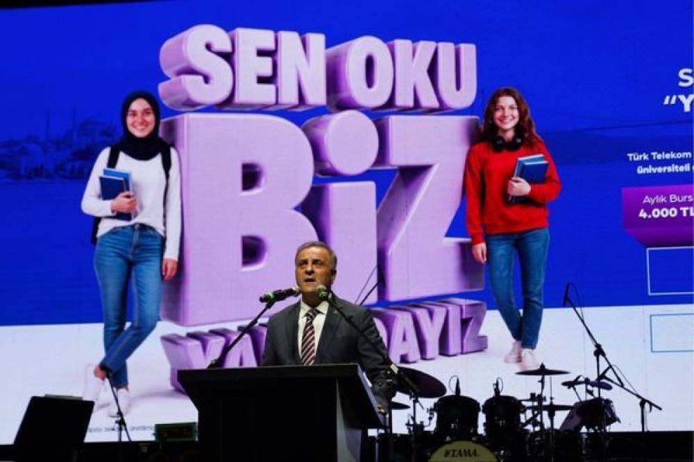 Harbiye&rsquo;de &uuml;niversiteli gen&ccedil; kadınlar i&ccedil;in dayanışma konseri