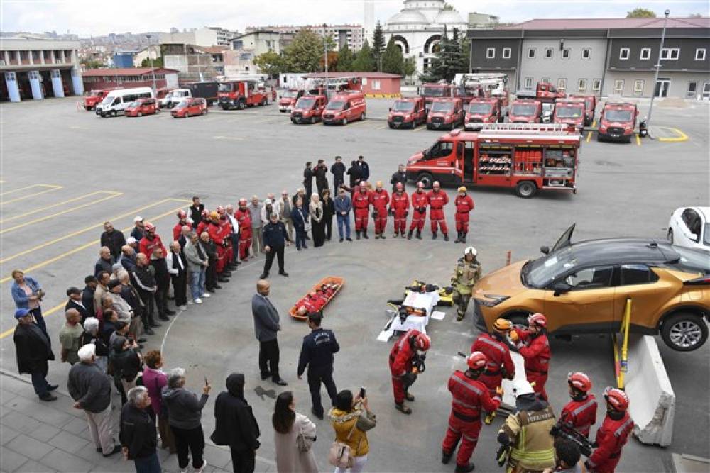 Ankara İtfaiyesinden ABB’nin emekli lokali üyelerine eğitim ve tatbikat 