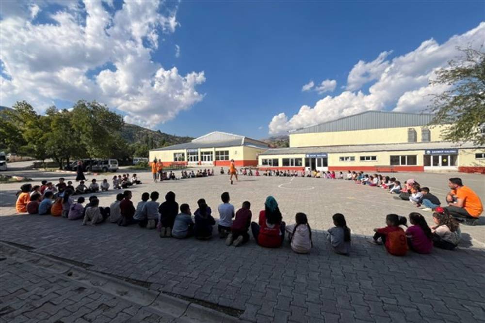 11. okulunu Bitlis’e kazandıran Dünya İnsani Dayanışma Derneği’nden köy atölyeleri