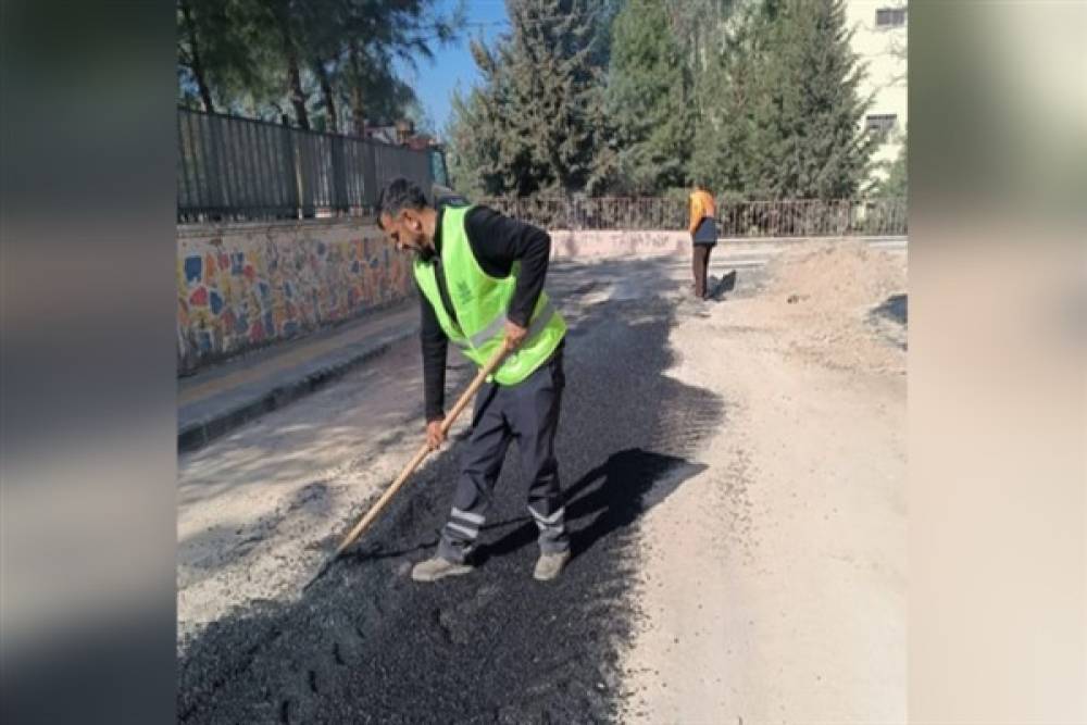 Artuklu'da yama asfalt çalışmaları devam ediyor