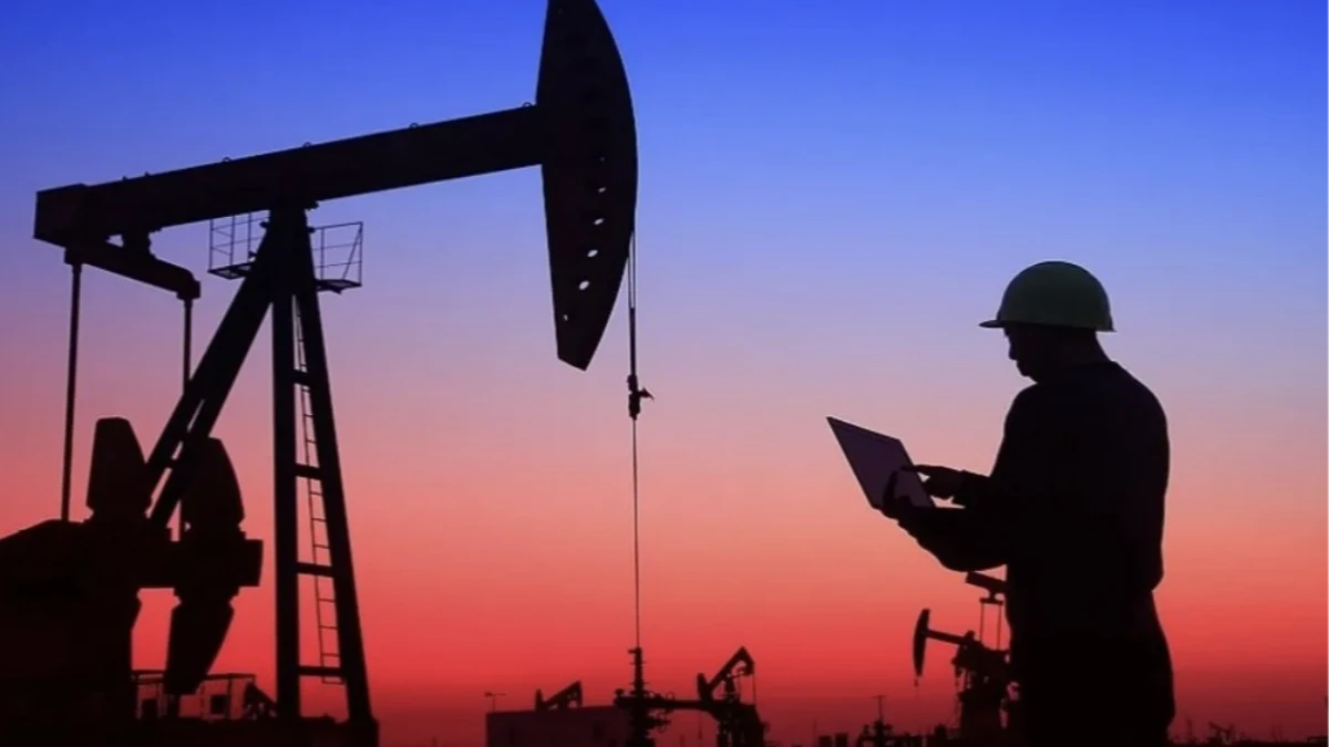 K&ouml;rfez&rsquo;deki tansiyon petrol&uuml; k&ouml;r&uuml;kl&uuml;yor: BRENT 82 doları aştı