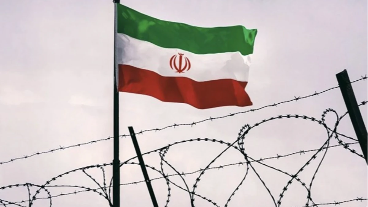 İran&rsquo;dan sert mesaj: D&uuml;şman savaşı durdurmak zorunda kalacak