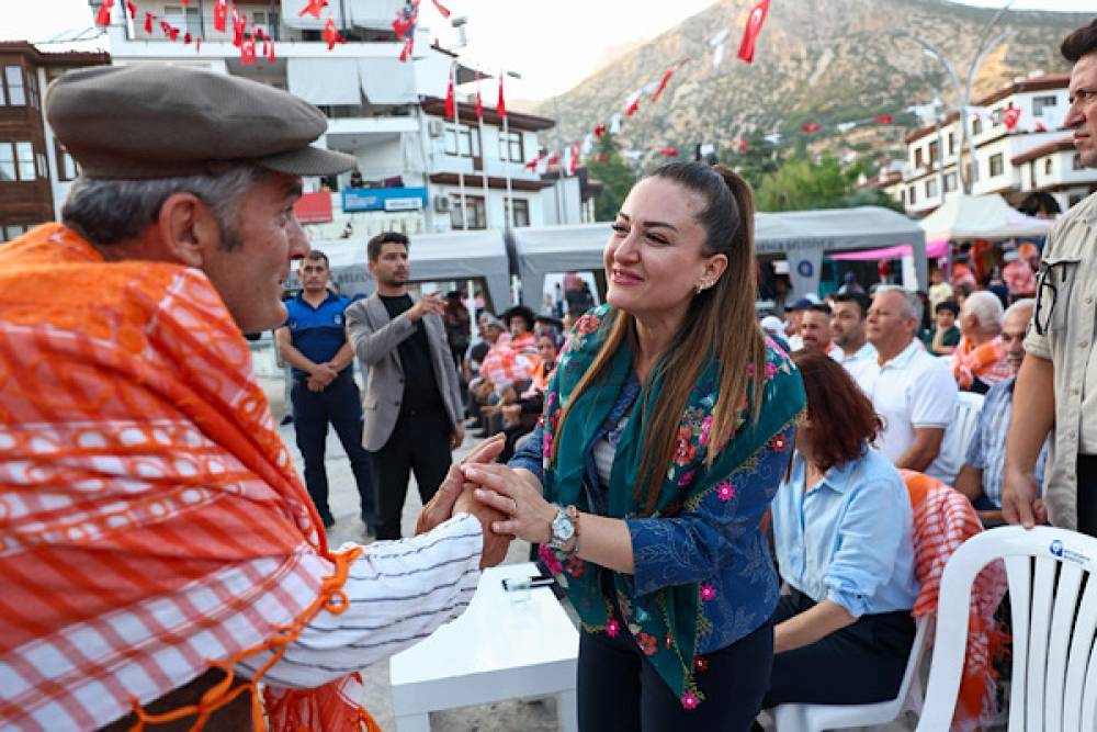 &Ouml;zdemir: Y&ouml;r&uuml;k k&uuml;lt&uuml;r&uuml; bu toprakların en g&uuml;&ccedil;l&uuml; değerlerinden biri