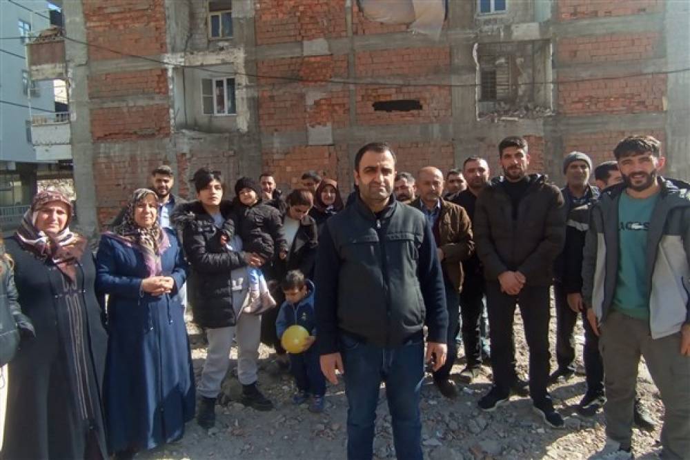 Diyarbakır'da deprem mağdurları, hasarlı binaları için yetkililere seslendi