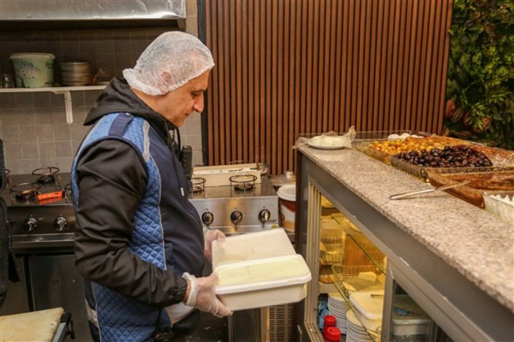 Van Büyükşehir Belediyesi zabıtası kahvaltı salonlarını denetledi