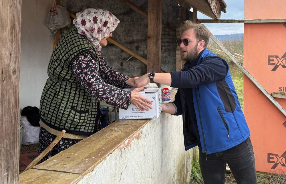 Düzce Belediyesinden vatandaşlara yemek dağıtım hizmeti