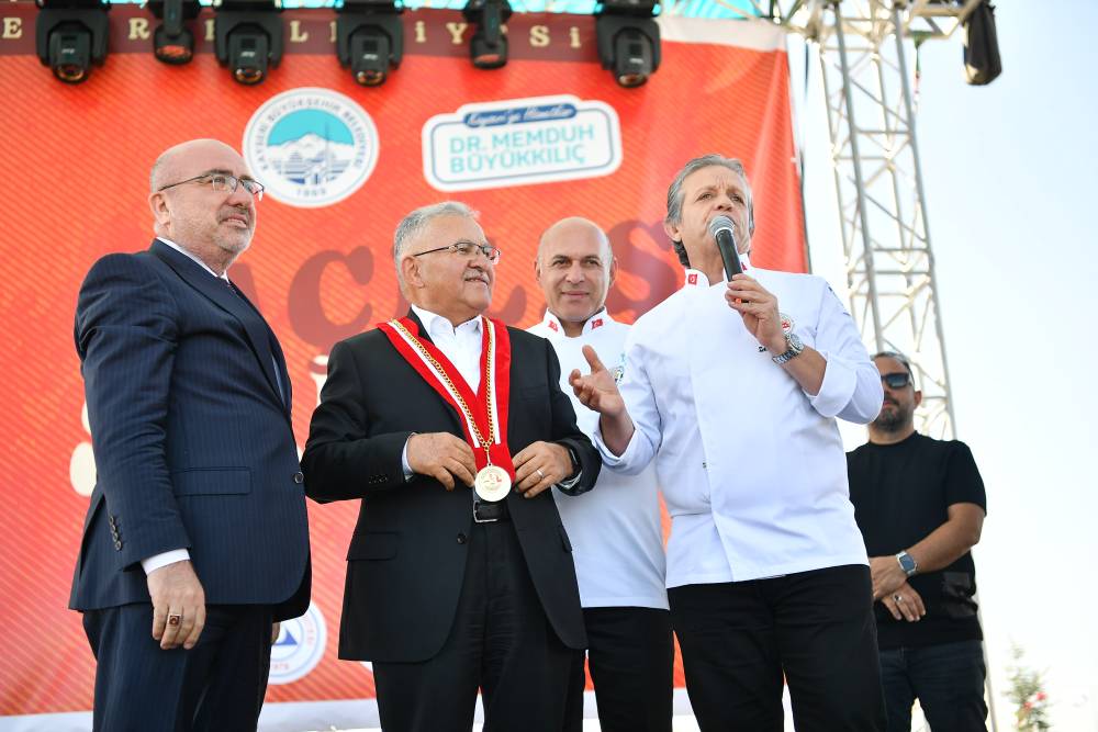 Başkan Büyükkılıç'a, Gastronomi Günleri'nde duayen ödülü