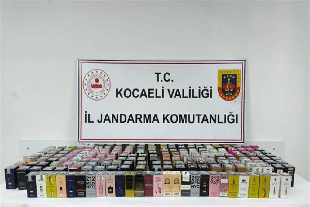 Kocaeli'de 3,2 milyon liralık ka&ccedil;ak parf&uuml;m ele ge&ccedil;irildi