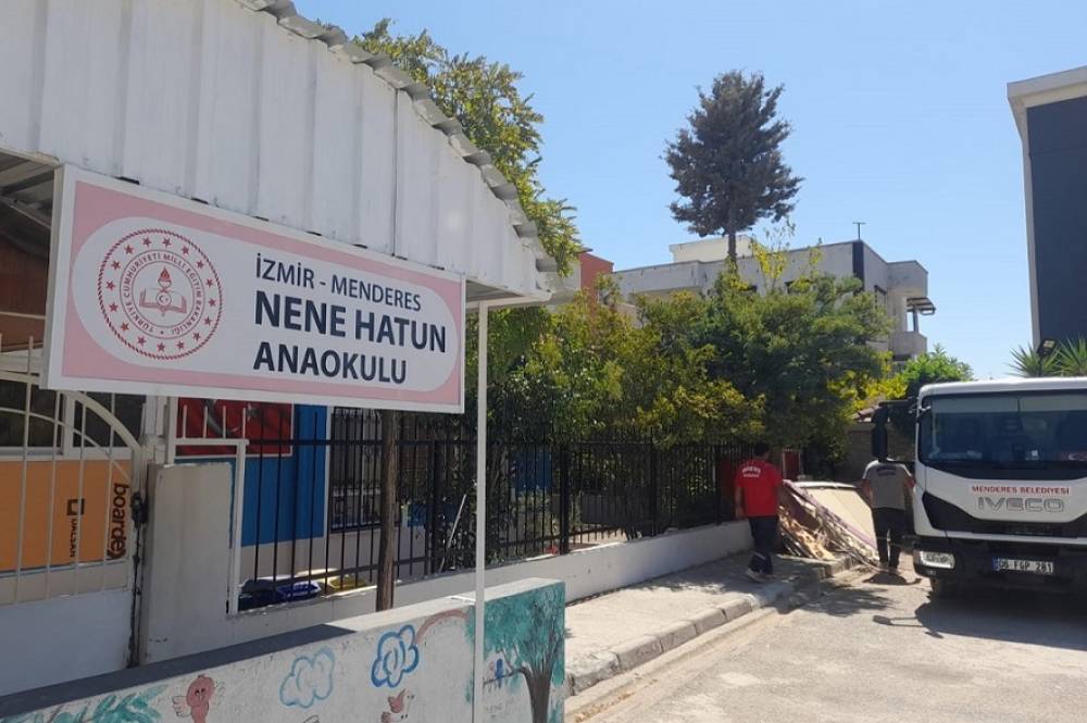 Menderes&rsquo;te okullar yeni eğitim d&ouml;nemine hazırlanıyor