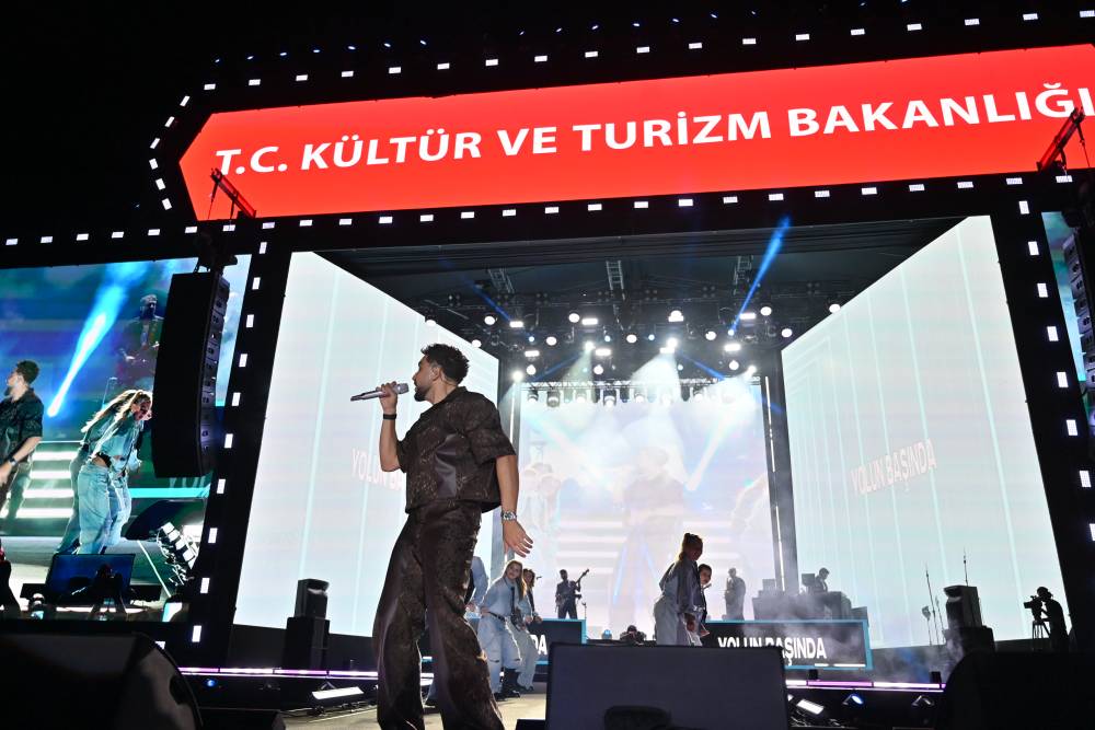 &Ccedil;anakkale K&uuml;lt&uuml;r Yolu Festivali&rsquo;nde Sefo sahne aldı