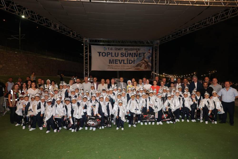 İzmit Belediyesi 102 &ccedil;ocuk i&ccedil;in mevlit programı d&uuml;zenledi