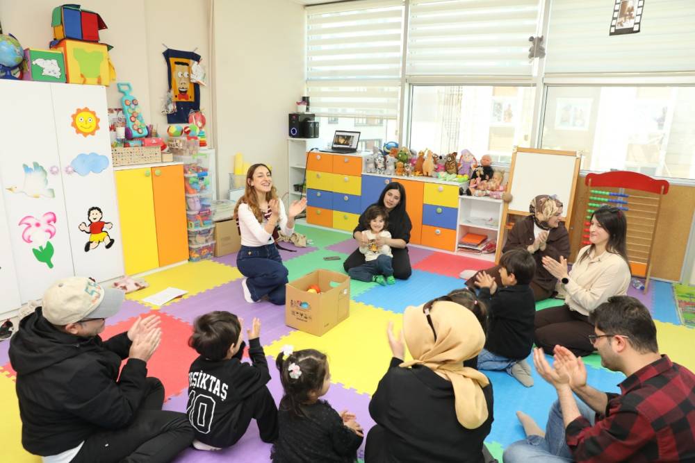 İBB &Ccedil;ocuk Hakları Birimi'nden &ccedil;ocuklar ve ailelere 75 bin 500 destek