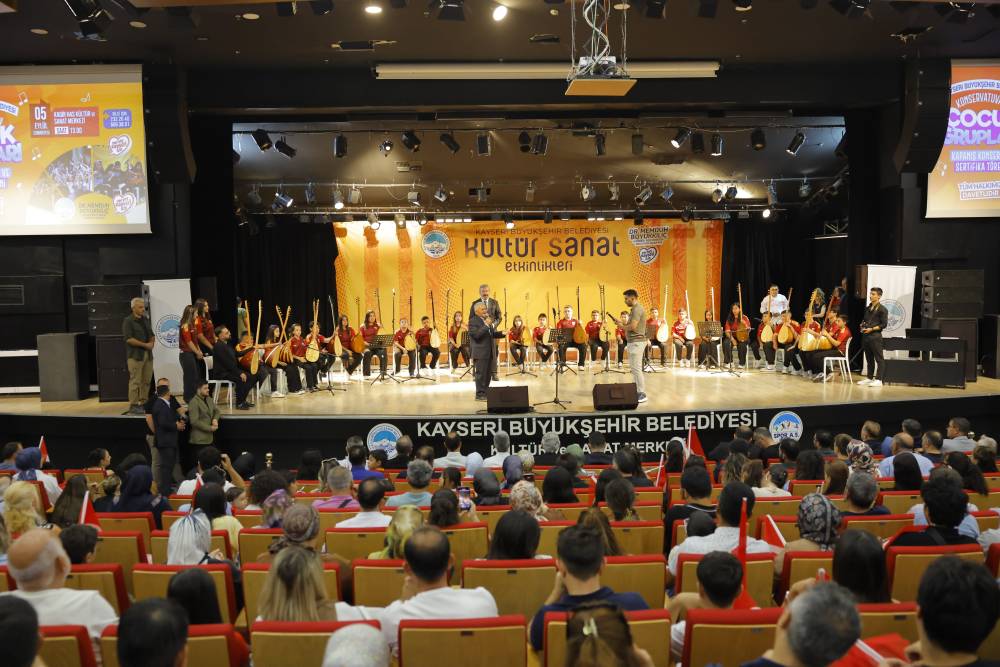 Kayseri B&uuml;y&uuml;kşehir Belediyesi Konservatuvarı Yaz Okulu'nda 1.865 kursiyer eğitim aldı