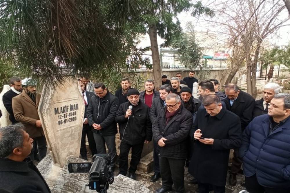 Kudüs Şairi Mehmet Akif İnan, vefatının 25'inci yıl dönümünde mezarı başında anıldı