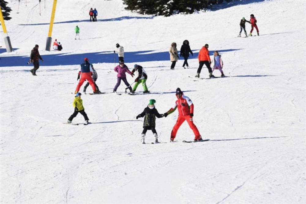 Osmangazi’deki çocuklar kayak yapmayı öğreniyor