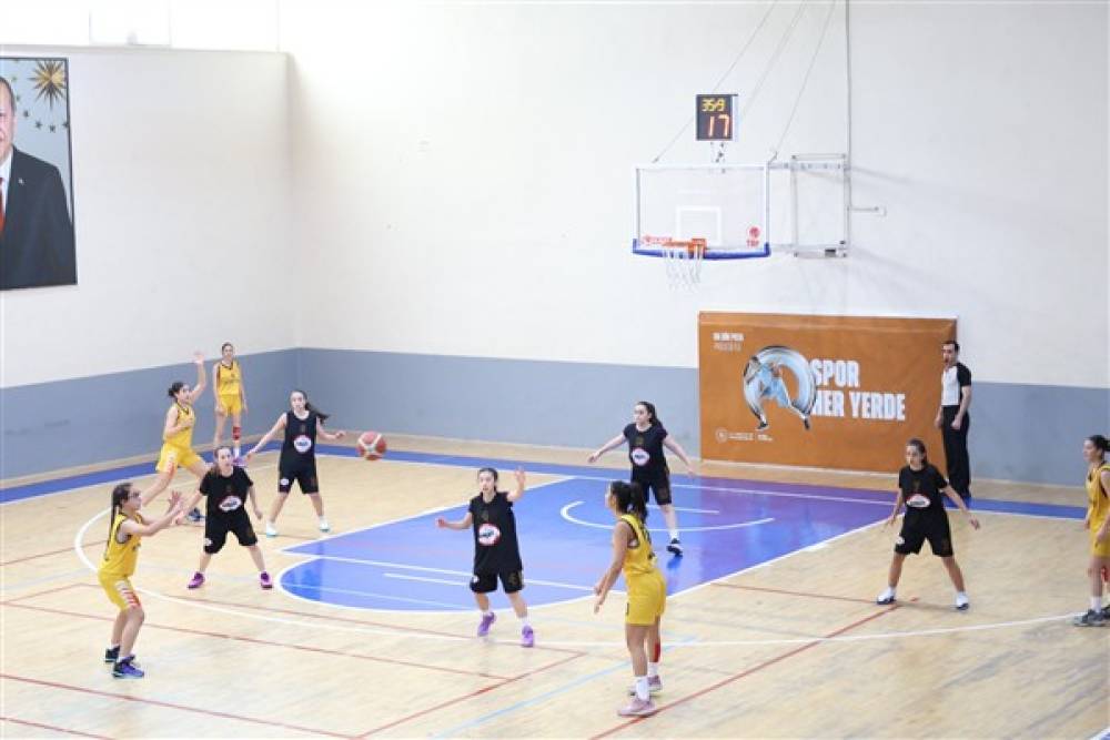 Karaman’da U14 Kızlar Basketbol Bölge Şampiyonası tamamlandı