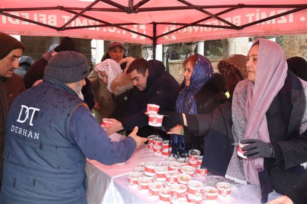 İzmit'te 6 Şubat 2023 tarihinde meydana gelen deprem için anma etkinlikleri düzenlendi