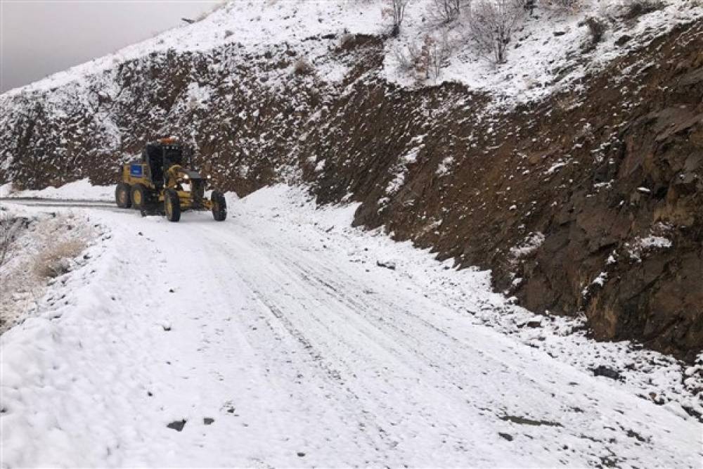 Diyarbakır'da kar nedeniyle kapanan yollar ulaşıma açıldı