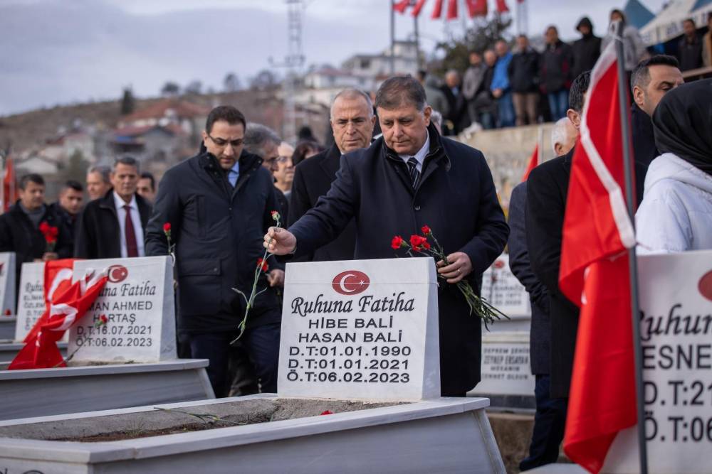 Başkan Tugay, 6  Şubat depremlerinin 2'nci yılında Malatya'ya gitti