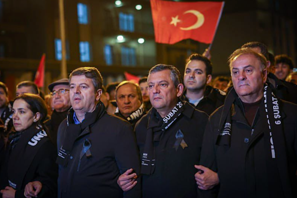 İBB Başkanvekili Nuri Aslan, 6 Şubat depremlerinin yıl d&ouml;n&uuml;m&uuml;nde deprem b&ouml;lgesindeydi