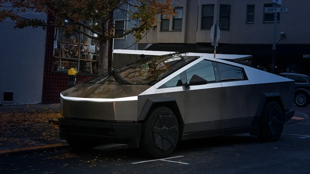 Tesla 219 bin aracını geri &ccedil;ağırıyor