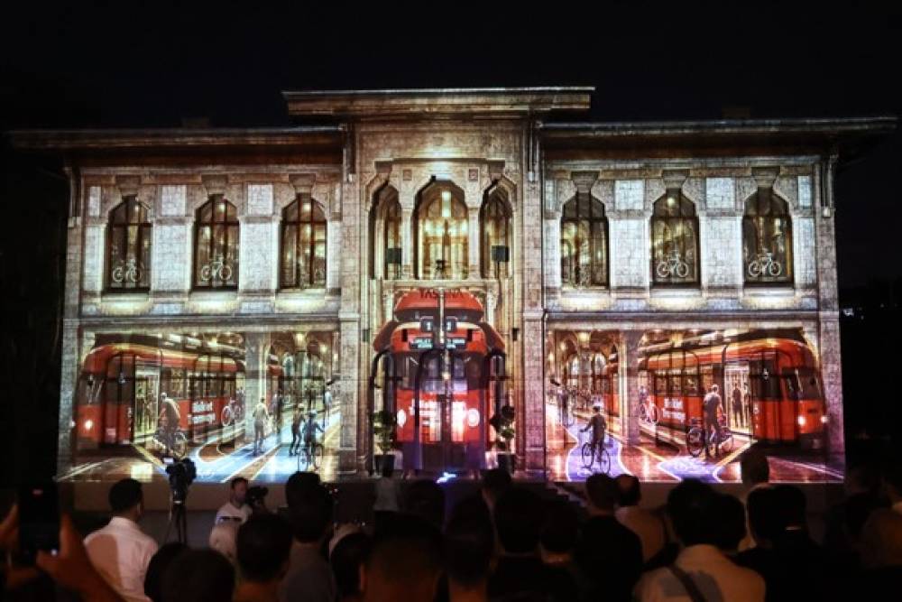 Konya Bisiklet Festivali &ouml;ncesi video mapping ve drone g&ouml;sterisi d&uuml;zenlendi