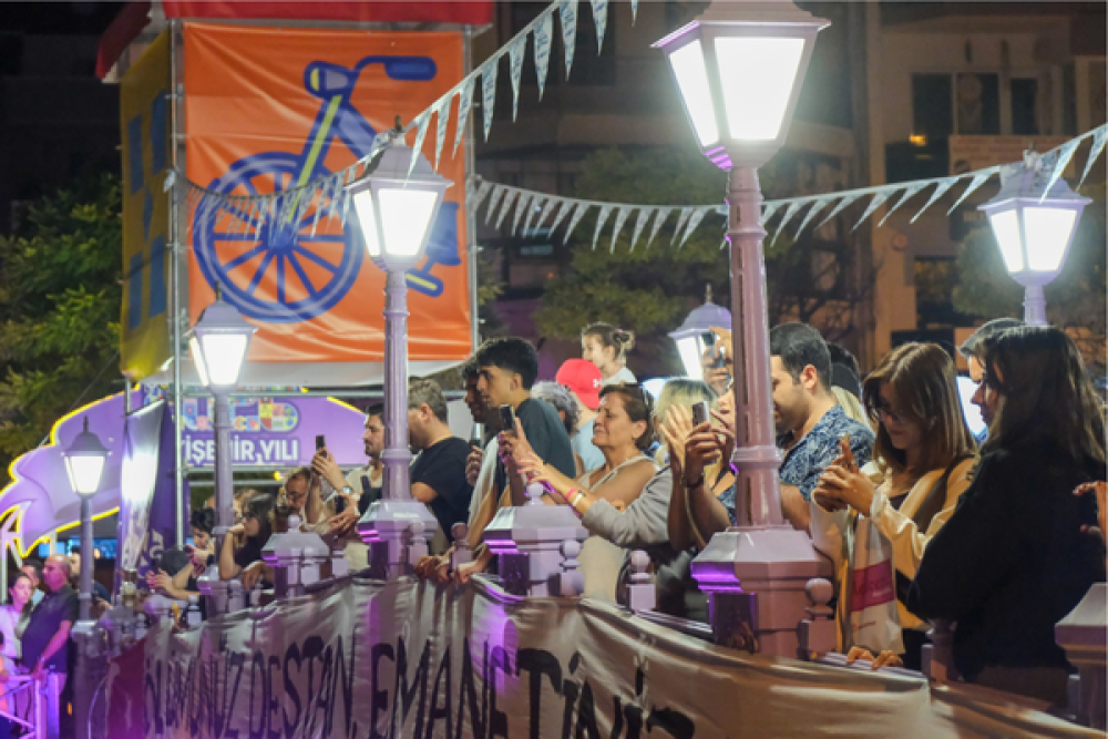 Uluslararası Eskişehir Porsuk Festivali'nde gondol &uuml;zerinde konser 