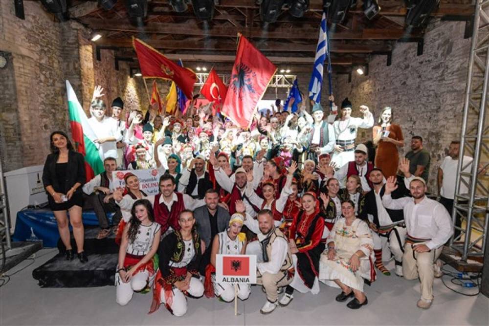 İzmir’de Uluslararası Balkanlılar Halk Dansları Festivali sona erdi