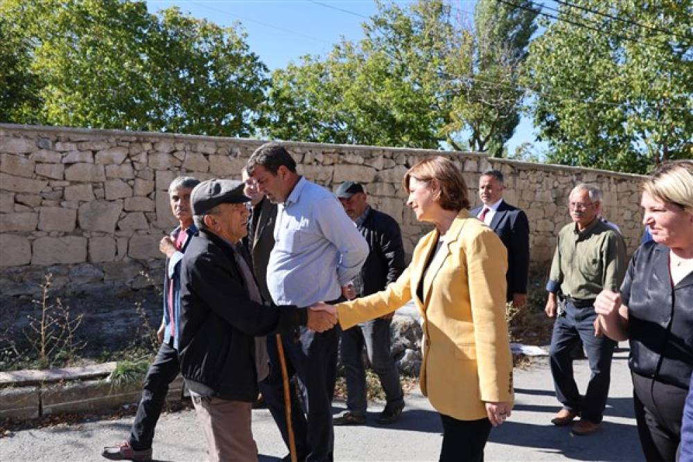 Başkan Ünlüce, kadın meclis üyeleriyle Han ilçesinde