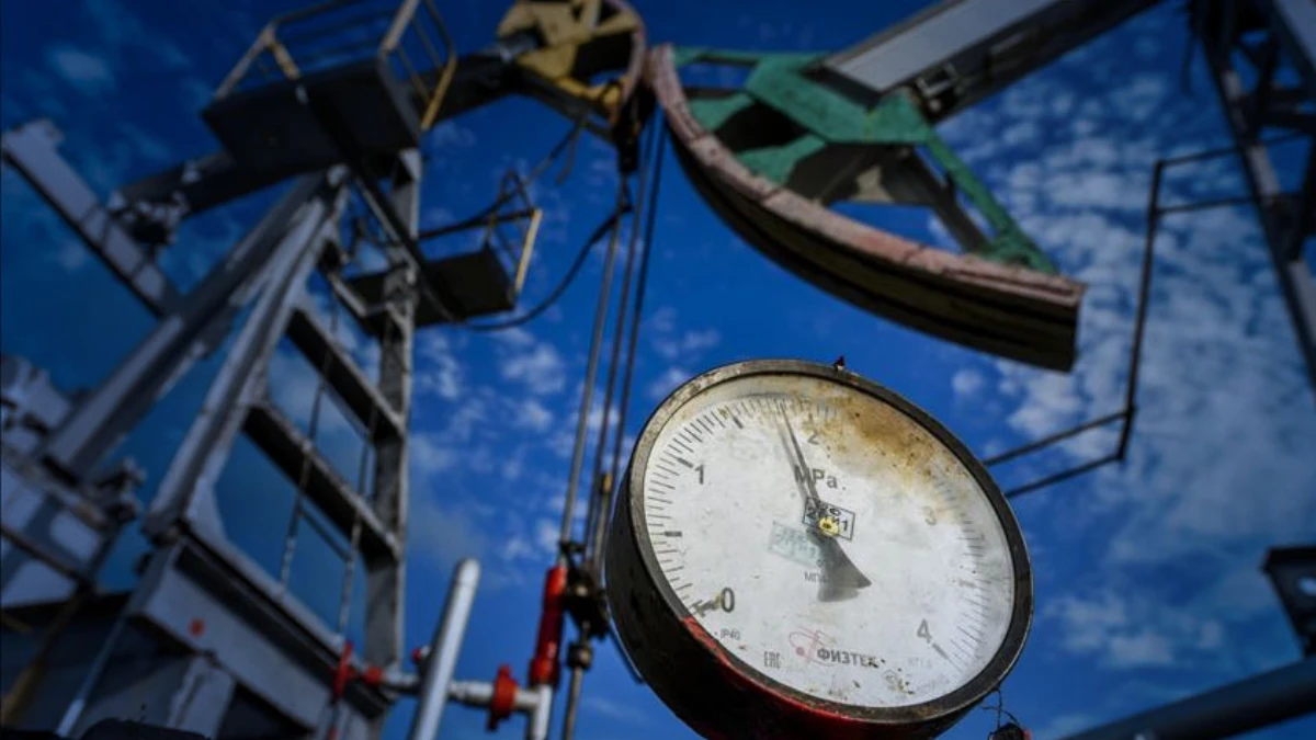 &Uuml;retim kesintileri hızla artıyor: Petrol fiyatlarında son 6 yılın en sert y&uuml;kselişi