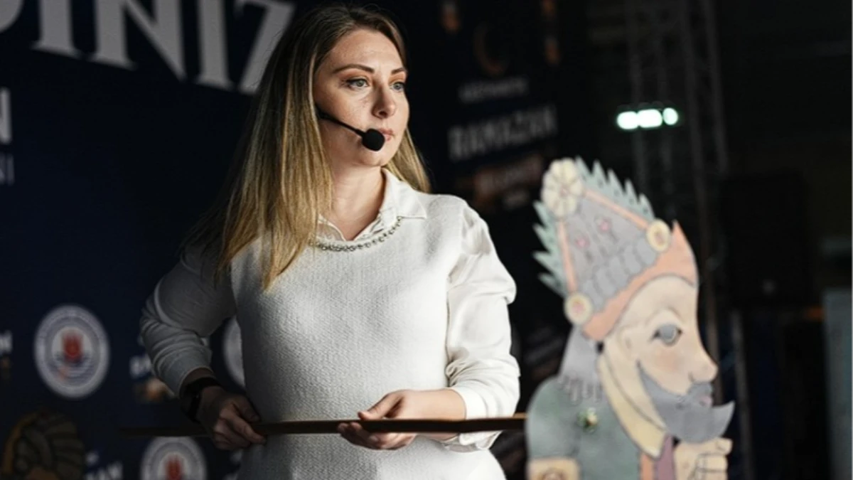 T&uuml;rk g&ouml;lge oyununun kadın ustası, Hacivat ile Karag&ouml;z'&uuml; d&uuml;nyaya tanıtıyor