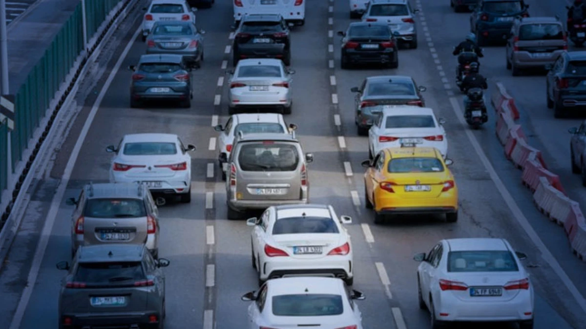 SON DAKİKA: Ara&ccedil;lardaki APP plakalar i&ccedil;in yeni karar: 1 Nisan'a kadar ceza yok