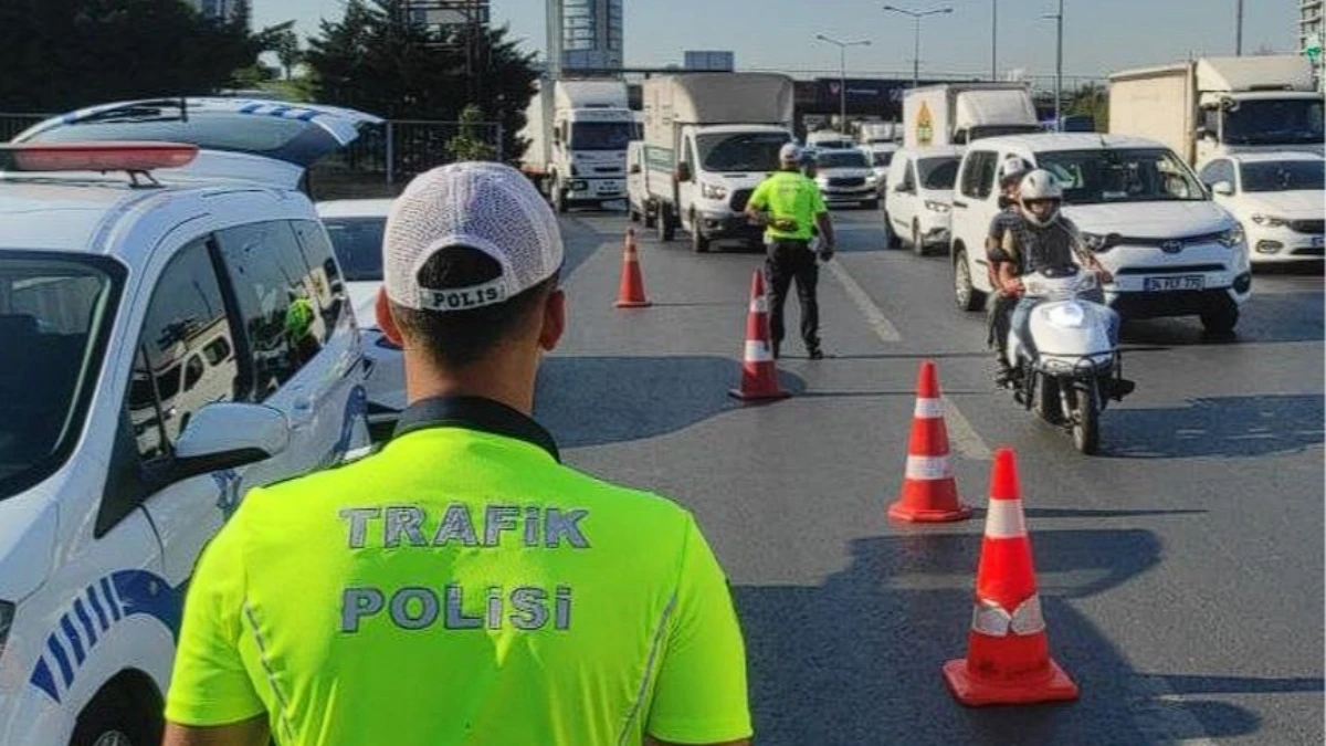 SON DAKİKA: İstanbul Valiliği a&ccedil;ıkladı: 8 Mart&rsquo;ta bu yollar trafiğe kapalı olacak